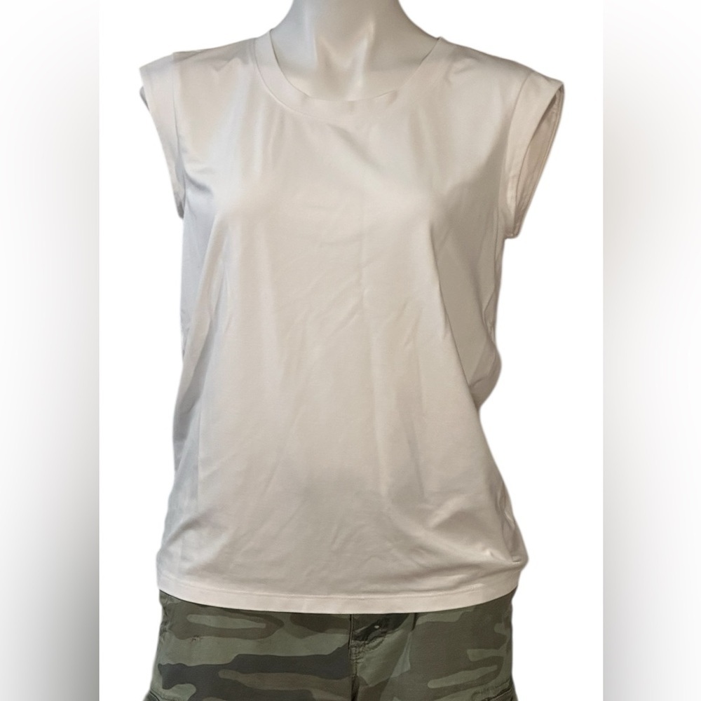 T by TALBOTS Wht. Sleeveless women’s Top.